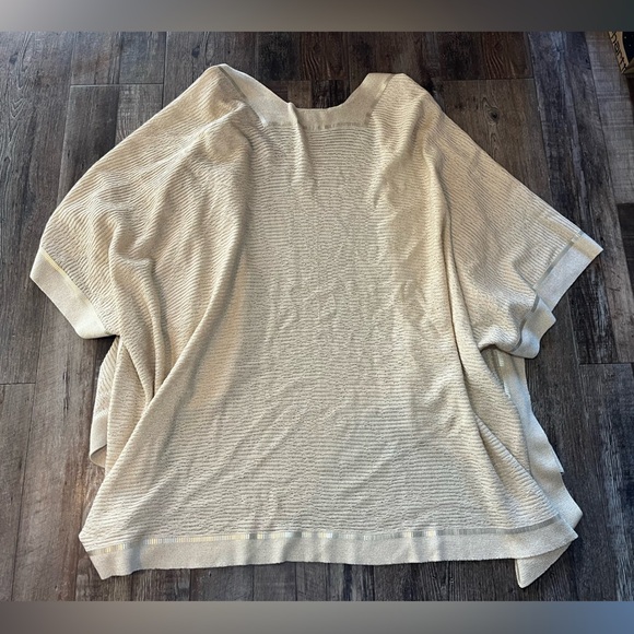 St. John Collection Gold Metallic Sparkly Shawl One Size - Picture 5 of 6